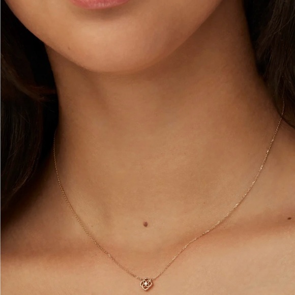 New Kendra Scott Fleur 14k White Gold Pendant Necklace - Picture 2 of 7